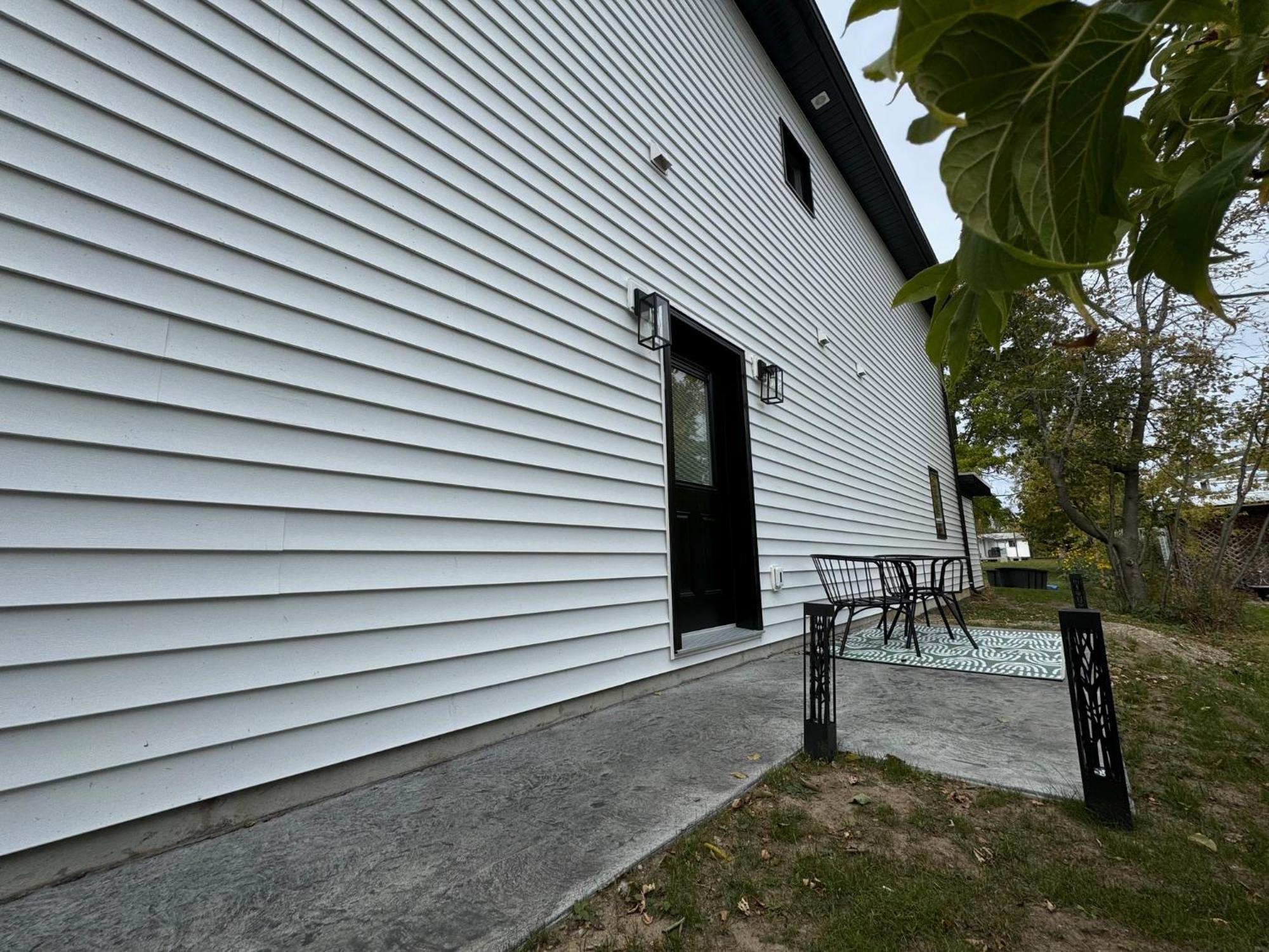 Chic Suite By Westlynn Little Current Exterior foto